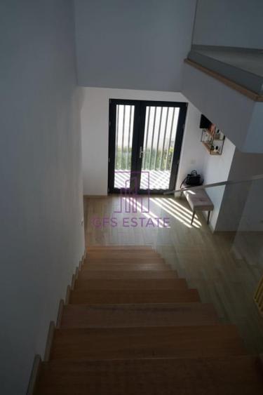 Casă cu 4 camere cu Teren 220 Mp în Tunari