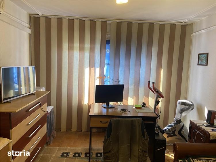 Apartamen 3 camere , cartier Sud 70 mp , decomandat - 9