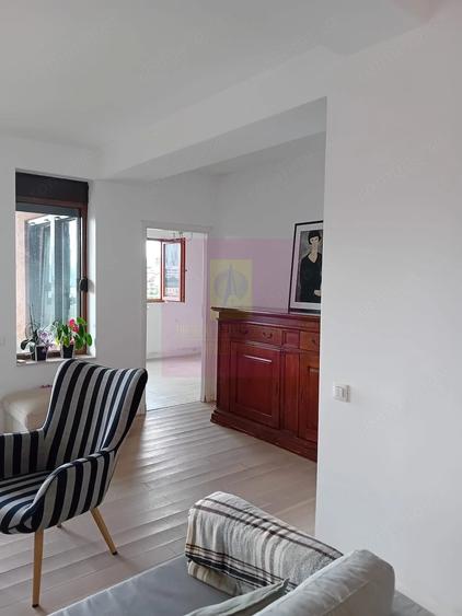Apartament cu 4 camere semidecomandat în Floreasca