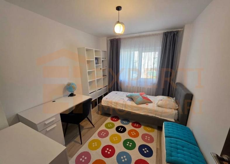 Apartament cu 4 camere decomandat, mobilat în Boema