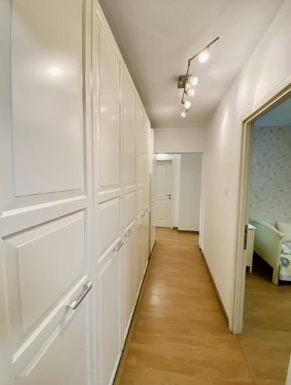 Apartament cu 4 camere semidecomandat, mobilat în Tineretului