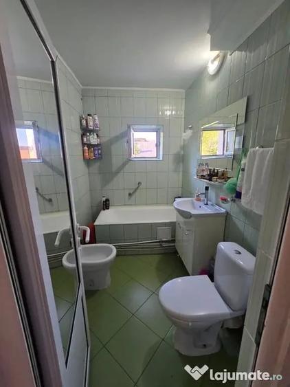 Apartament cu 3 camere semidecomandat în Târgu Cucu