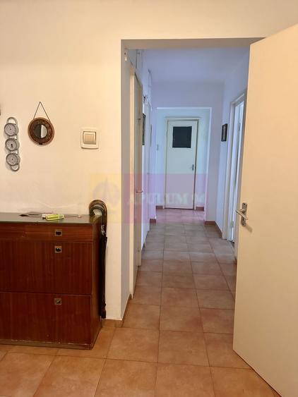 Apartament cu 3 camere decomandat în Berceni