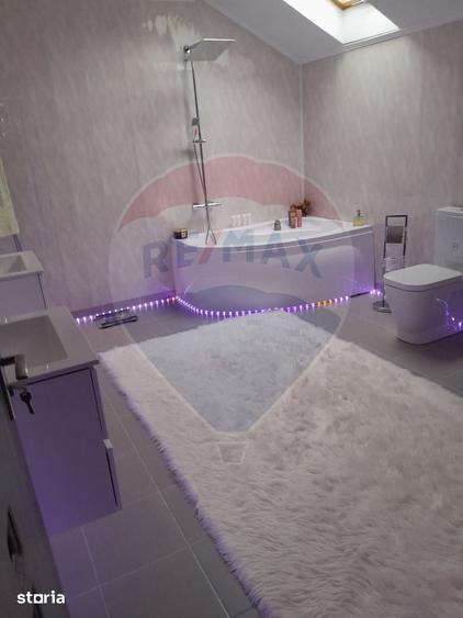 Casă cu 4 camere cu Teren 2500 Mp în Corbeni