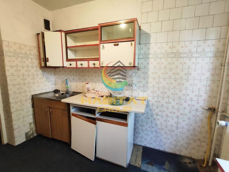 Apartament cu 3 camere decomandat în Drumul Găzarului