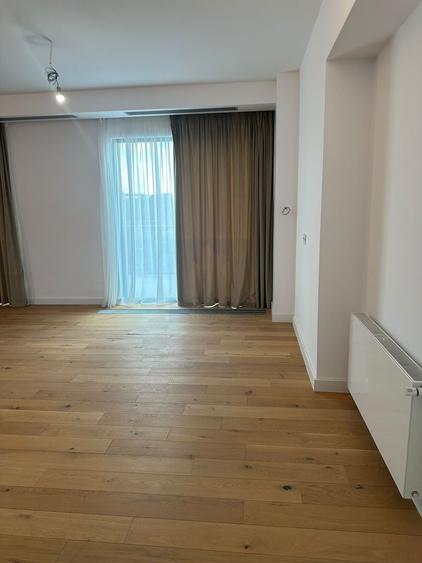 Apartament cu 3 camere semidecomandat, mobilat în Eminescu