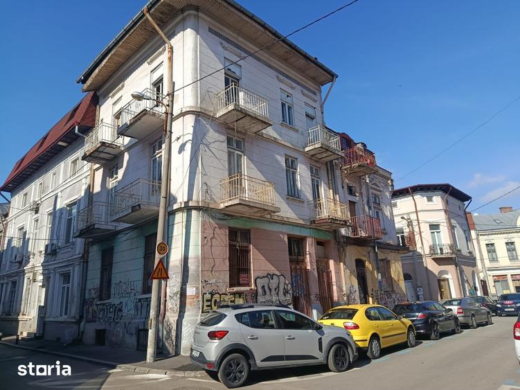 Casă cu 9 camere cu Teren 69 Mp în Centrul Istoric