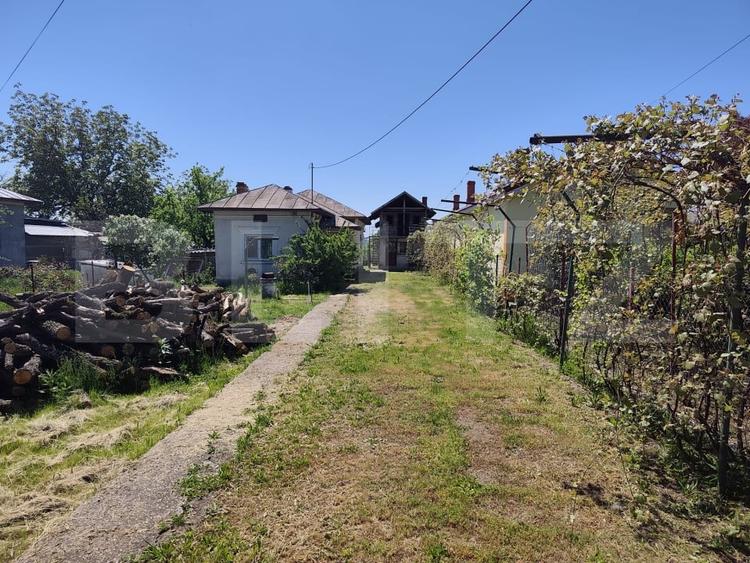 Casă individuală cu 4 camere cu Canalizare în Găești