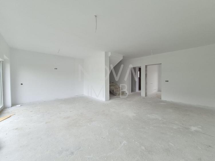 Duplex cu 4 camere cu Canalizare în Rășinari