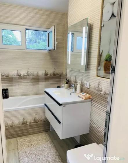Apartament 3 camere, 72 mp, zona Podul Ros - 1