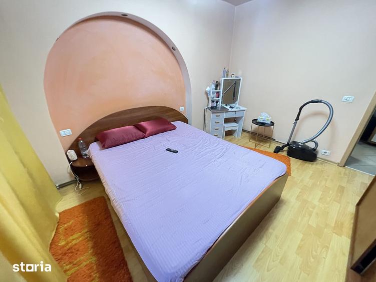 Apartament cu 3 camere decomandat în Nicolina
