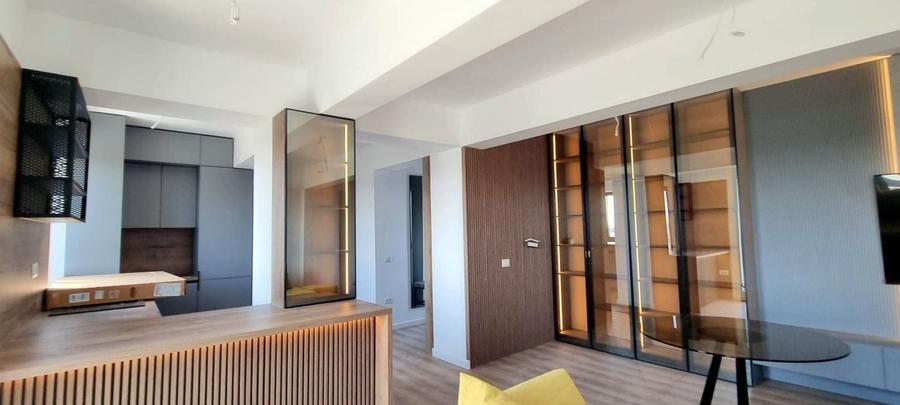 Penthouse cu 3 camere decomandat în Nord-Est
