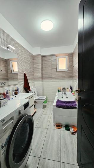 Apartament cu 3 camere decomandat în Nicolina
