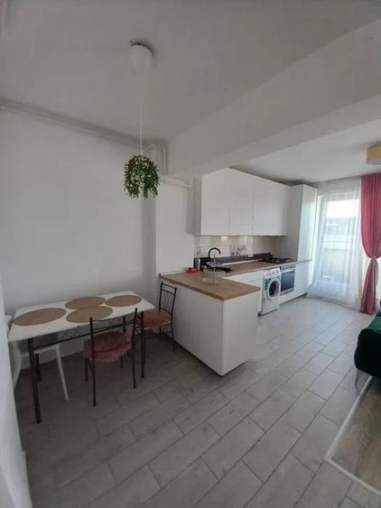 Apartament cu 3 camere decomandat, mobilat în Central