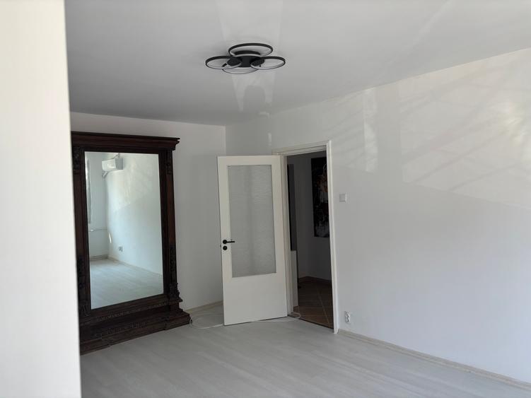 Apartament cu 2 camere semidecomandat în Bucur Obor