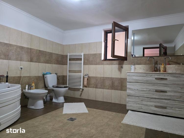 Casă cu 4 camere cu Teren 889 Mp în Oșorhei