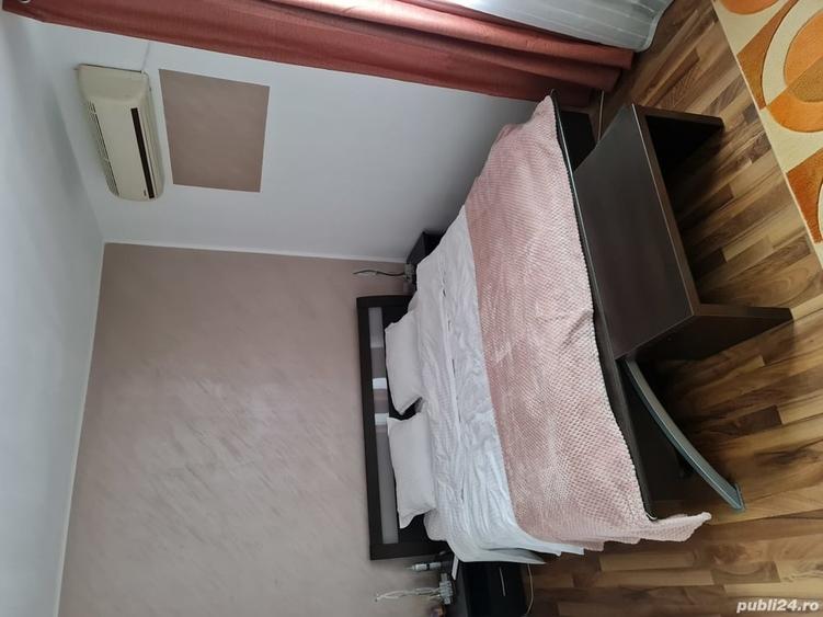 Apartament cu 4 camere decomandat în Tractorul