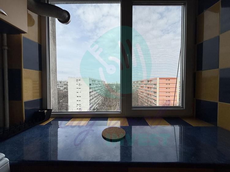 Apartament cu 3 camere semidecomandat în Câmpia Libertății