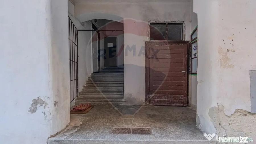 Apartament cu 2 camere semidecomandat în Schei