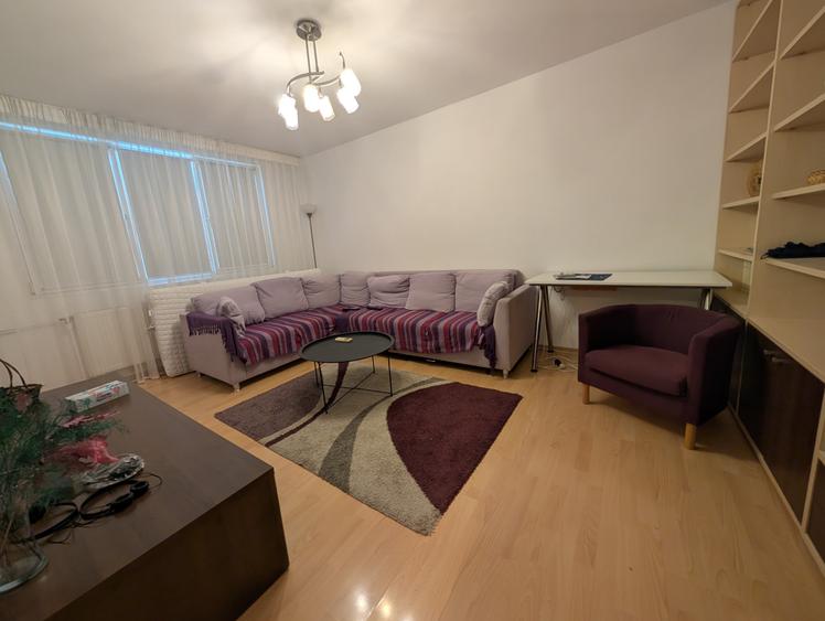Apartament cu 3 camere decomandat în Drumul Taberei