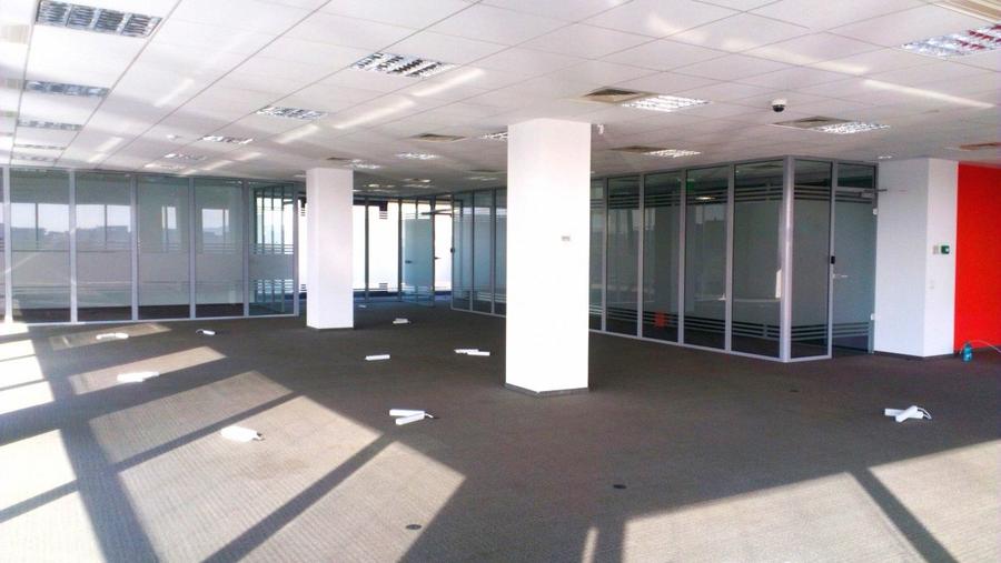Birou, de 412 mp, în Central