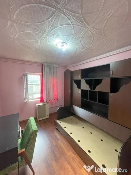 Apartament cu 4 camere decomandat, mobilat în Hotvon