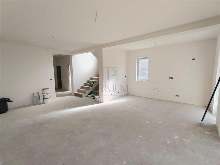 Duplex cu 5 camere cu Canalizare în Moșnița Nouă