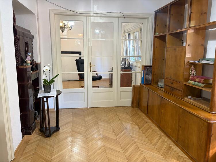 Apartament cu 5 camere semidecomandat în Dorobanți