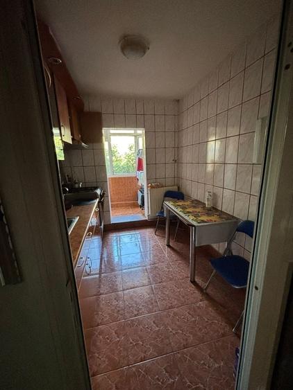 Apartament cu 2 camere decomandat în Broșteni