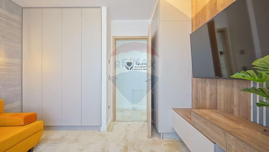 Penthouse cu 4 camere decomandat în Tractorul