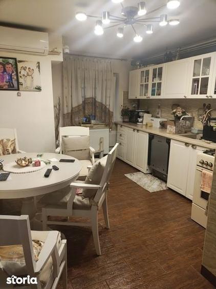 Apartament cu 4 camere decomandat în Central