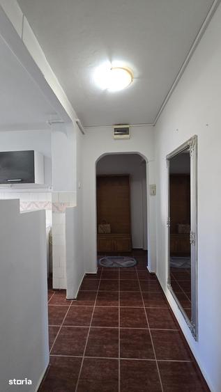 Apartament cu 3 camere semidecomandat în Central