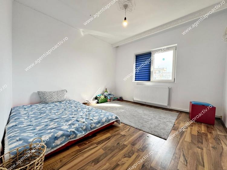 Apartament cu 3 camere decomandat în Micro 20