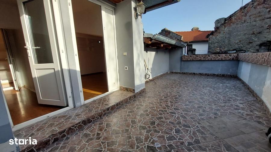Casă cu 4 camere cu Teren 145 Mp în Centrul Civic
