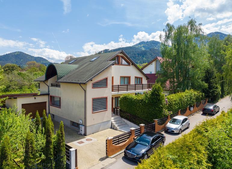 Casă individuală cu 10 camere cu Garaj în Bunloc