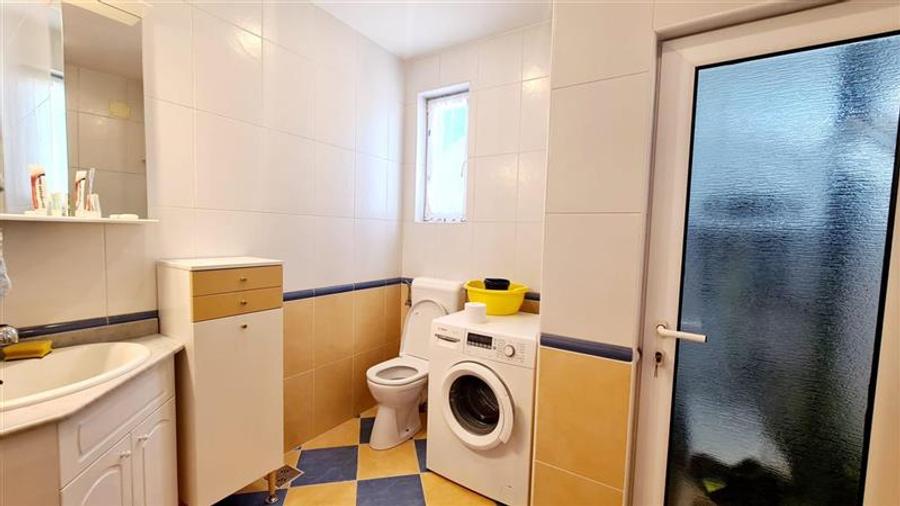 Casă individuală cu 4 camere cu Piscina în Fratelia