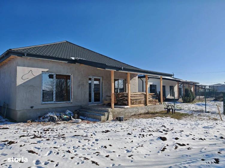 Casă cu 4 camere cu Teren 400 Mp în Crevedia