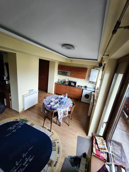 Apartament cu 3 camere semidecomandat în Central