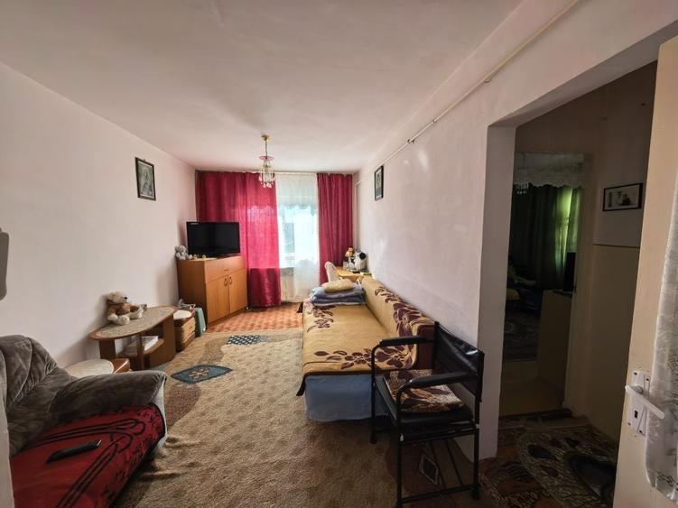 Apartament cu 3 camere semidecomandat în Central