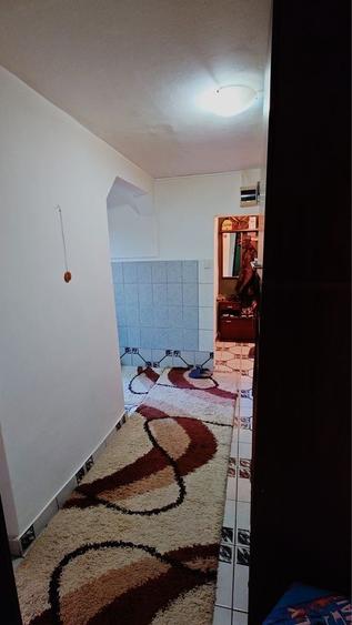Garsonieră decomandată în Girocului