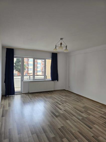 Apartament cu 3 camere decomandat în Baciu