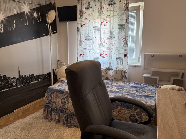 Apartament cu 3 camere decomandat, mobilat în Decebal