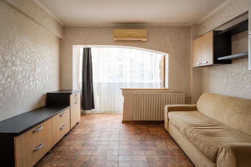 Apartament cu 3 camere decomandat, mobilat în Central