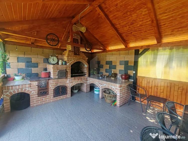 Casă cu 5 camere cu Teren 1100 Mp în Central