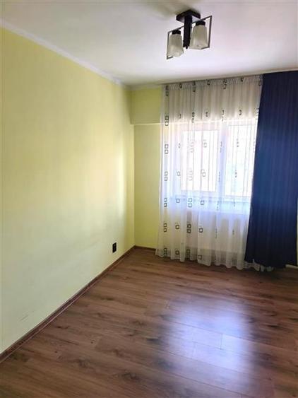 Apartament cu 3 camere decomandat, mobilat în Traian