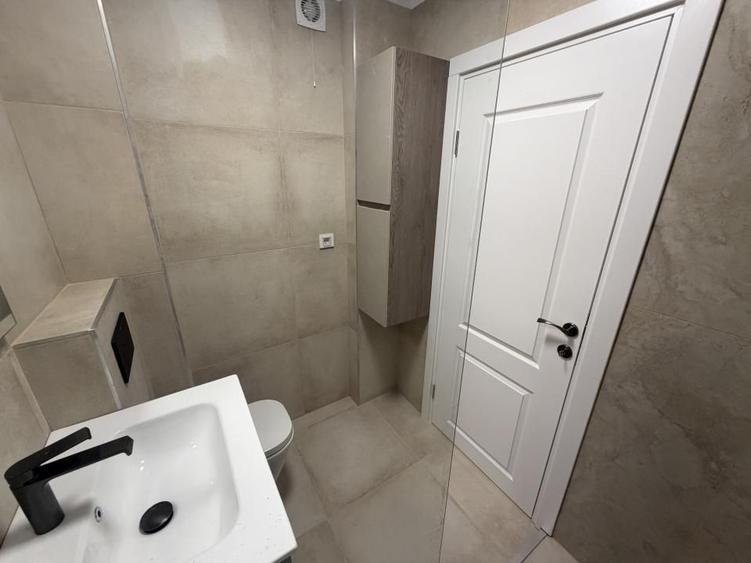 Apartament cu 3 camere semidecomandat în Floreasca