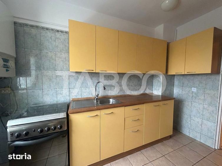 Apartament cu 3 camere decomandat, mobilat în Valea Aurie