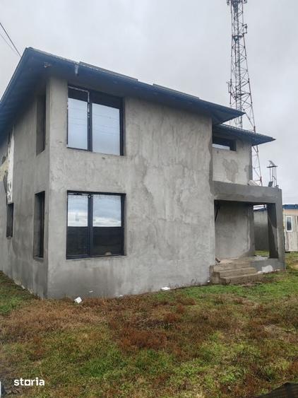 Casă cu 4 camere cu Teren 1380 Mp în Brazi