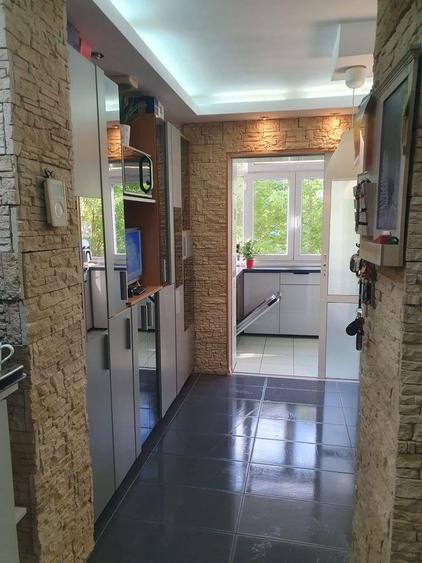 Apartament cu 3 camere decomandat, mobilat în Valea Rosie