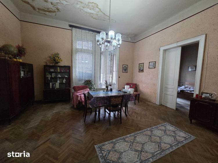 Apartament cu 4 camere în Central